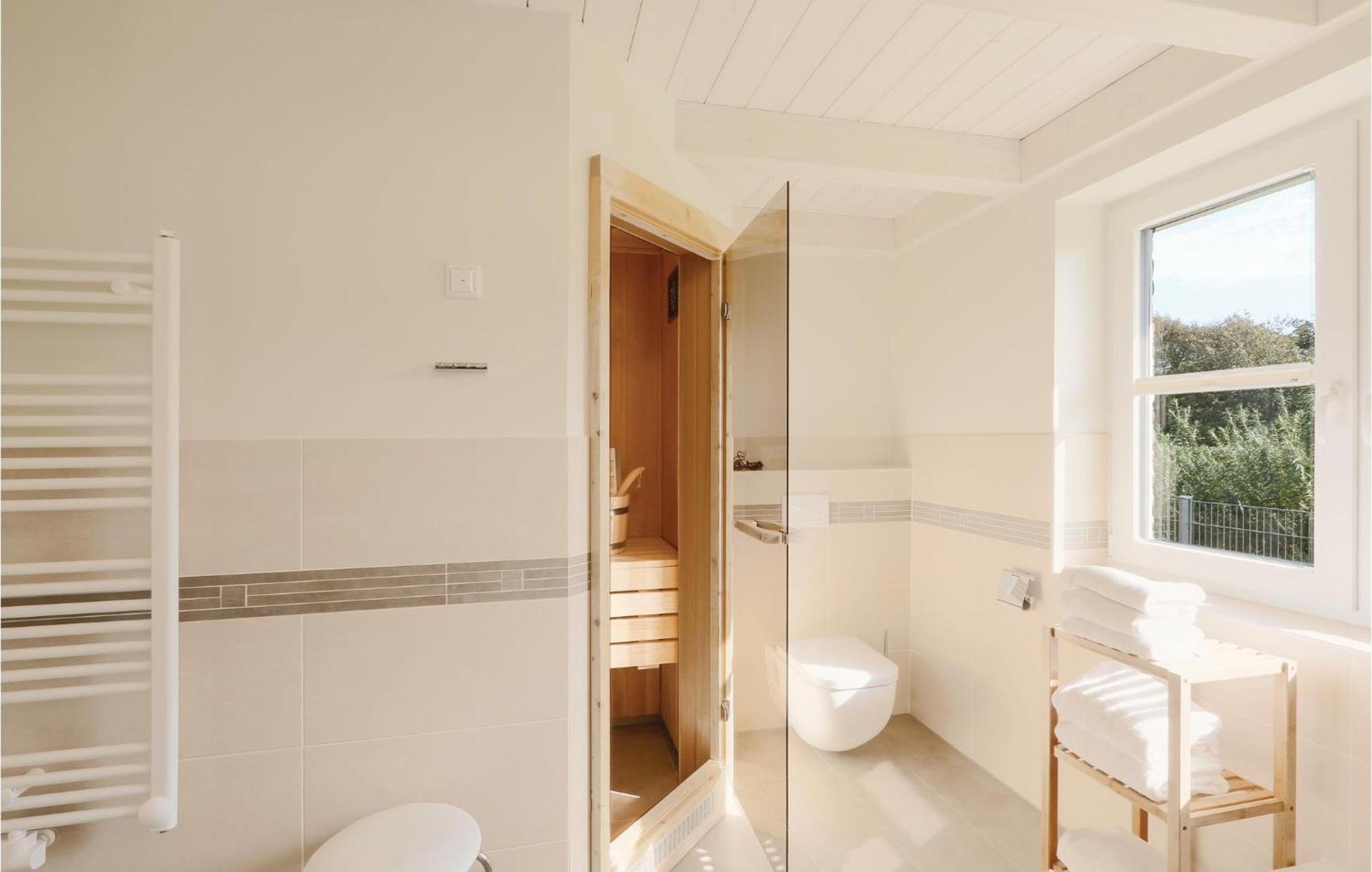 Awesome Home In Dagebuell With Kitchen Eksteriør bilde