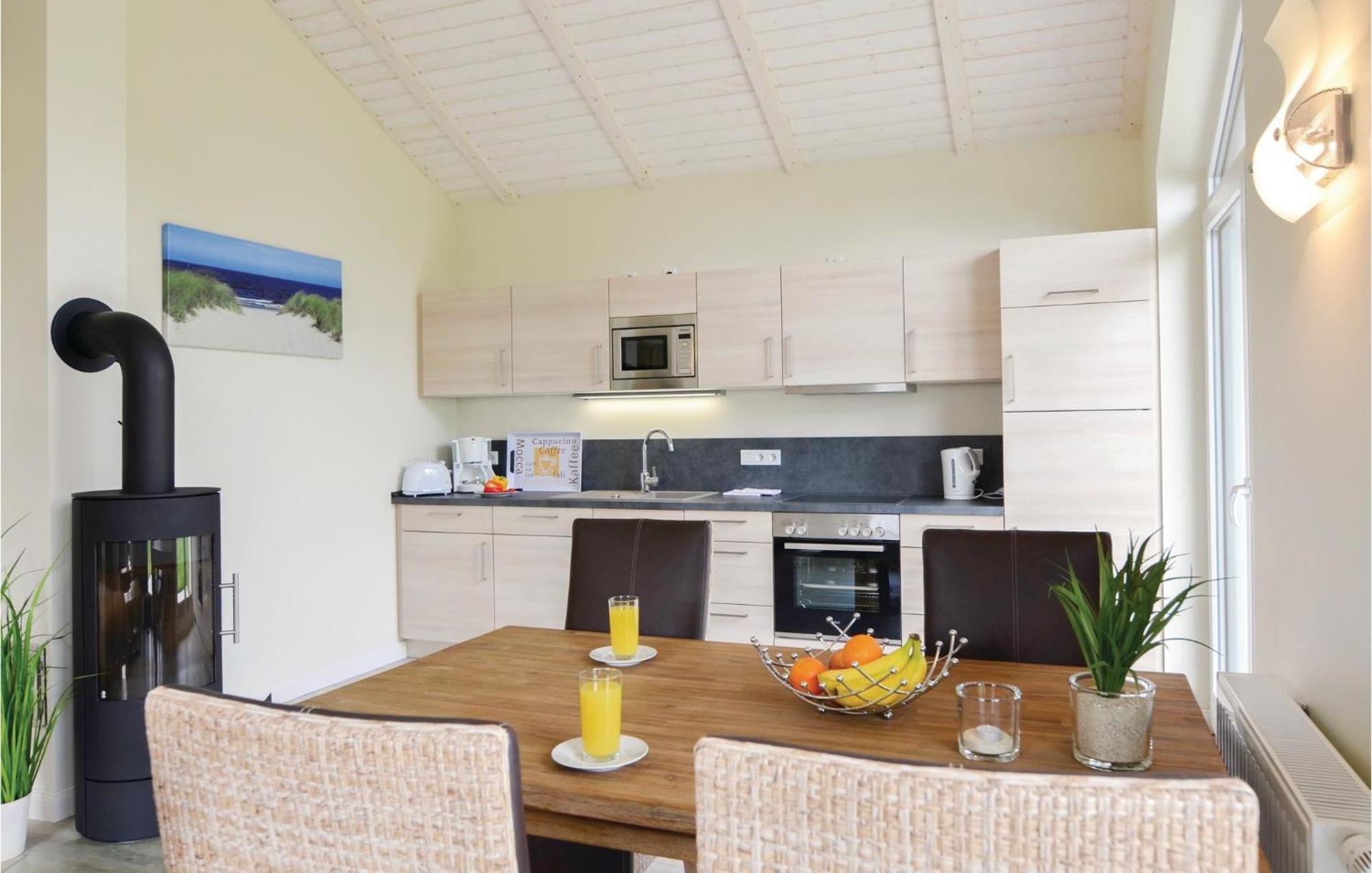 Awesome Home In Dagebuell With Kitchen Eksteriør bilde